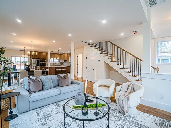 34 Rosecliff St, Boston, MA 02131
