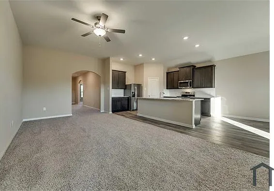 4 bed, 2000 sqft, $2,350 — Photo 4