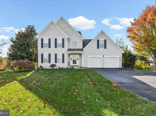 901 Old Library Ln, Oxford, PA 19363