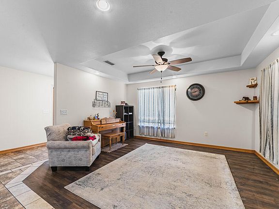 4th image of 307 Private Road 320d