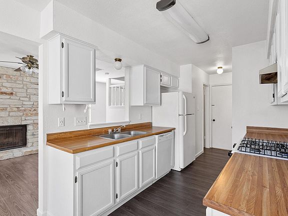 4th image of 3503 Larchmont Cv #B