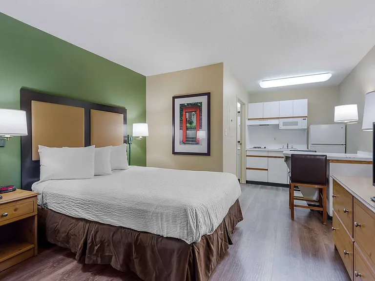 Studio Suite - 1 Queen Bed