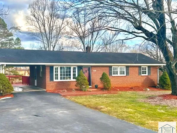 584 Dogwood Dr, Martinsville, VA 24112