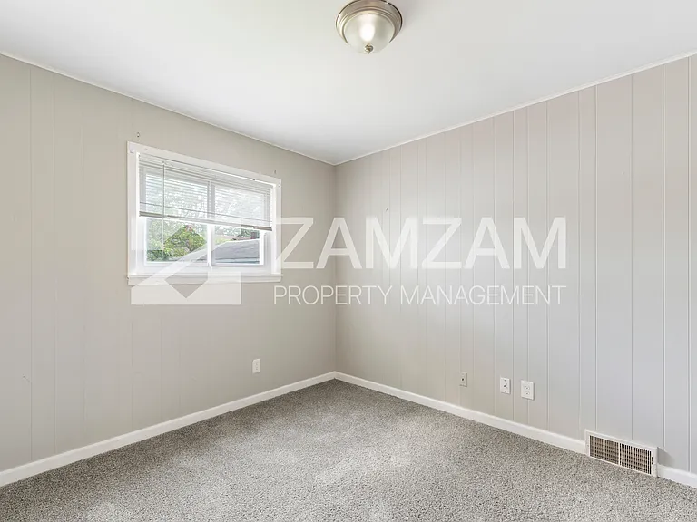 8233 Stephens Rd — Photo 11