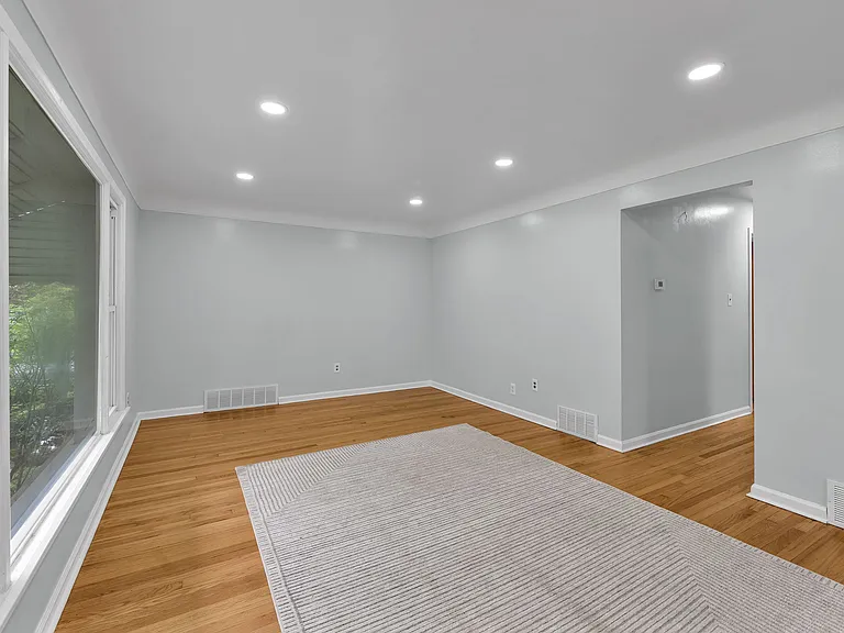 3837 Katherine St — Photo 8