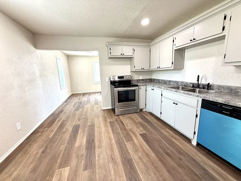 413 M St NE — Photo 3