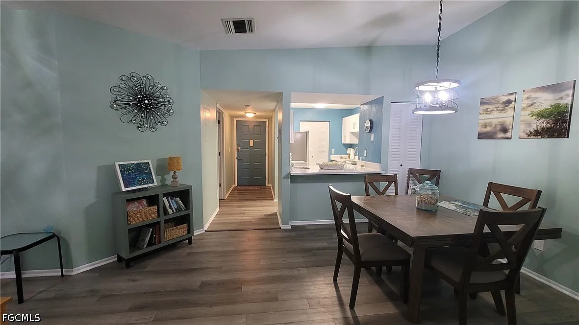 2 bed, 2.0 bath, 869 sqft, $3,000 — Photo 2
