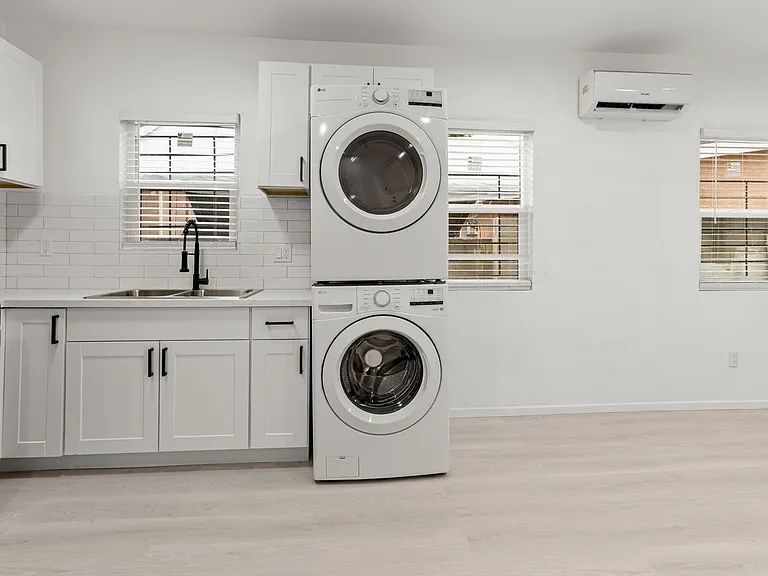 Beautiful 1 Bed 1 Bath — Photo 3