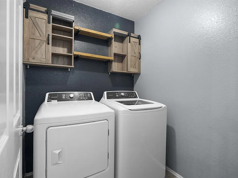 921 Zoe St — Photo 28