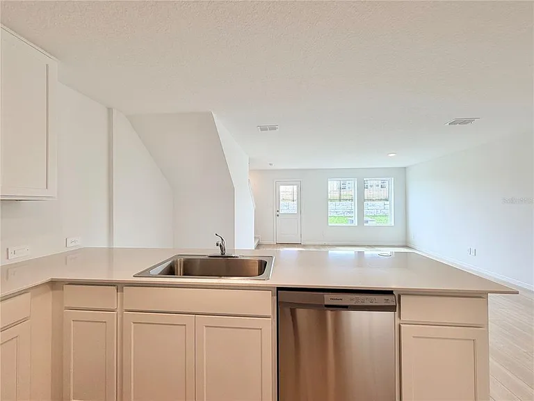 842 Lynx St — Photo 7