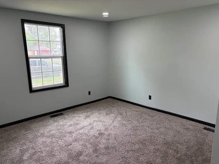 205 N F St — Photo 7