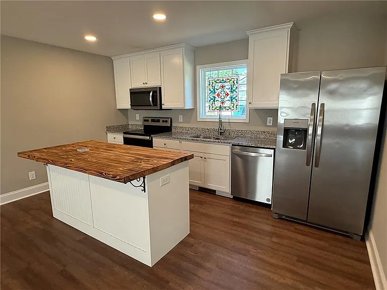 5915 Maiden Ln — Photo 3