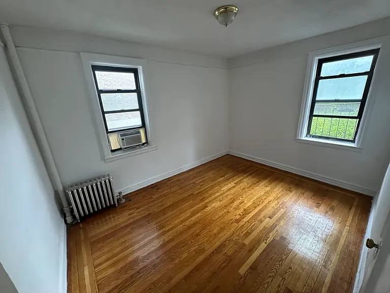 541 Bronx River Rd — Photo 13