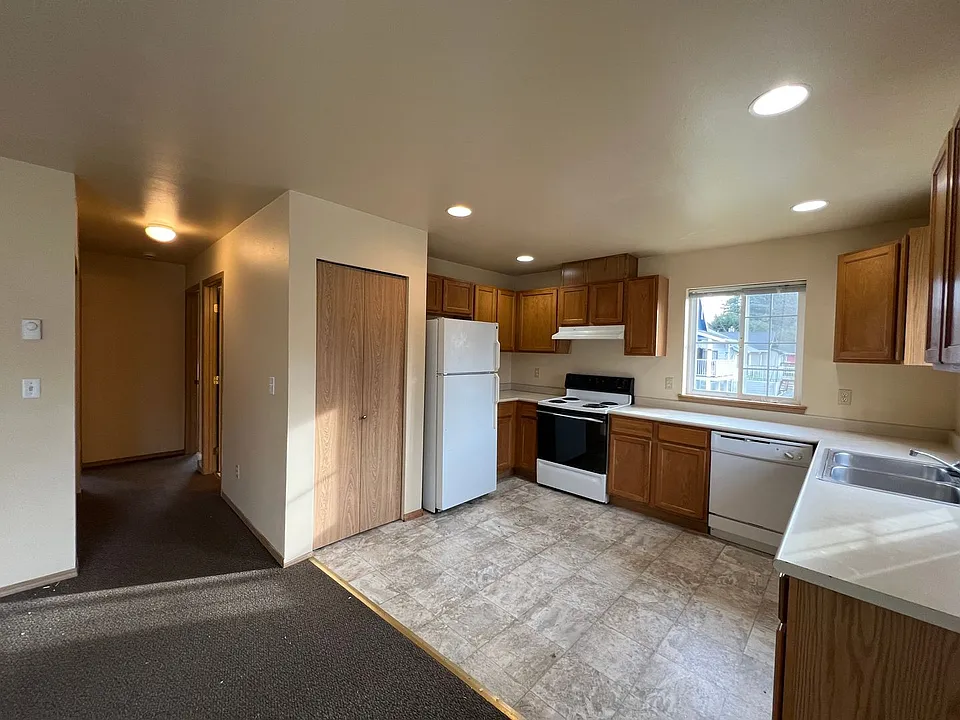 3 Bedroom, 2 Bath in York Neighborhood!