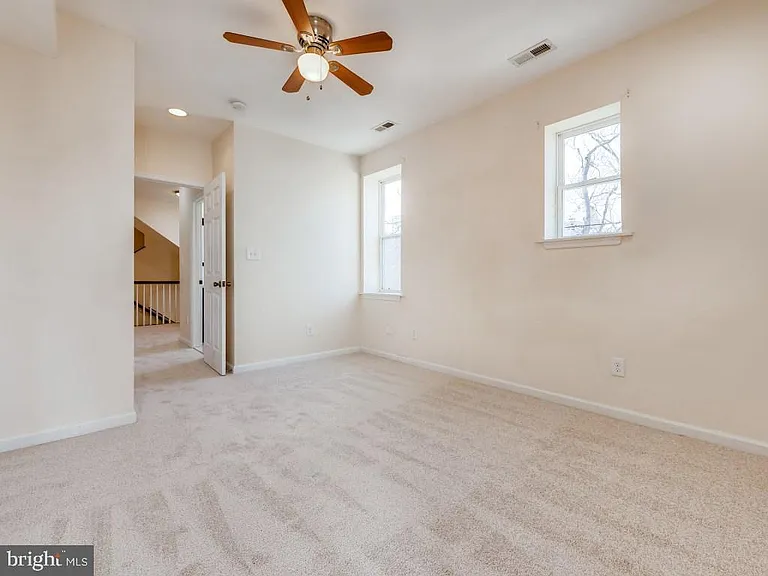 1433 Olive St — Photo 22