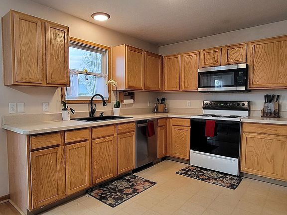 2nd image of 1212 Sassafras Ln