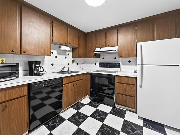 3rd image of 1321 Worcester Rd APT 506