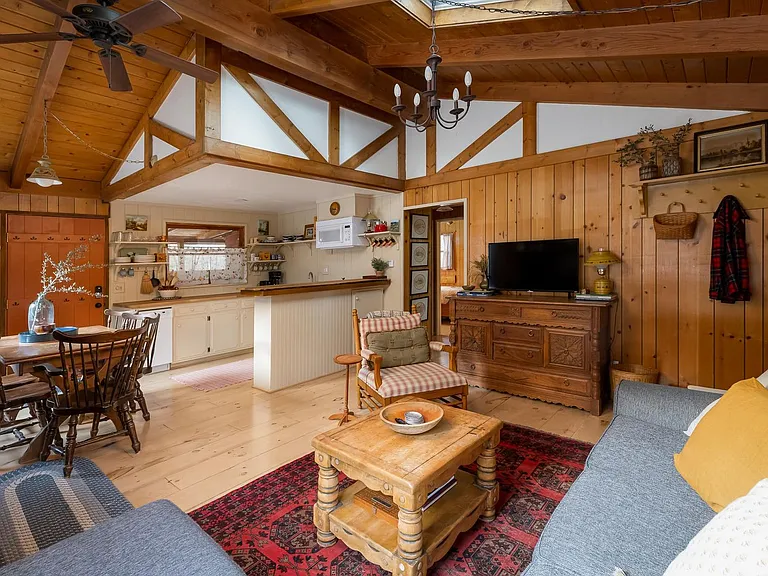 613 Beaumont Ln — Photo 8