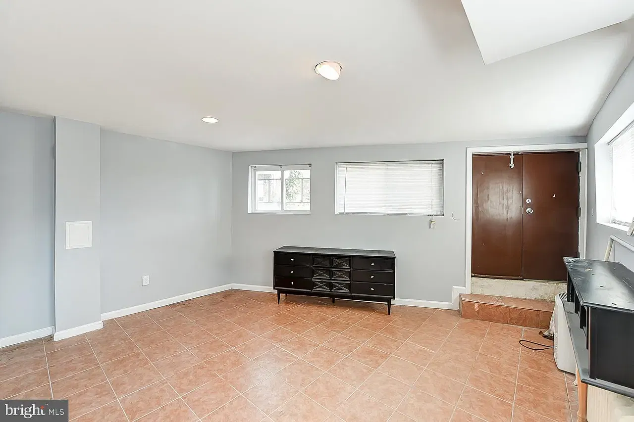 3 bed, $3,496 — Photo 4