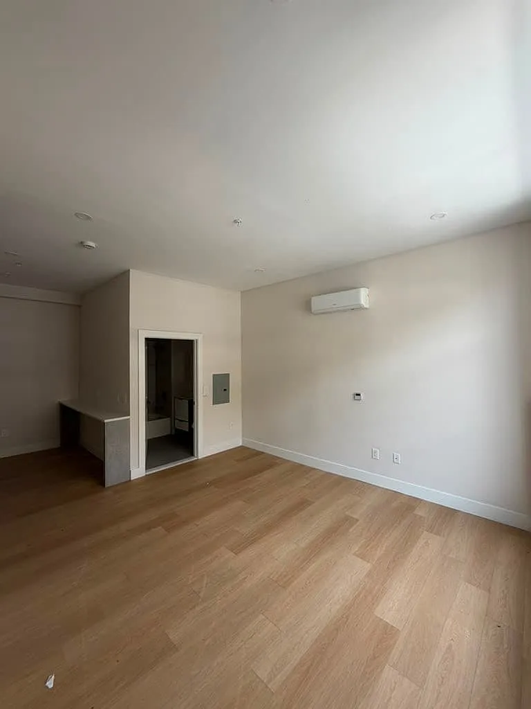 Studio, 500 sqft, $1,625 — Photo 2