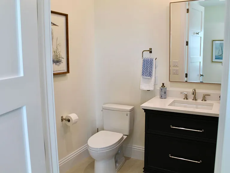 224 N Riverside Dr — Photo 32