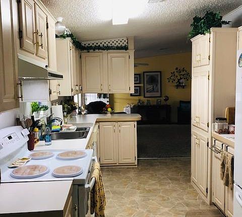 kitchen (L shaped part not s