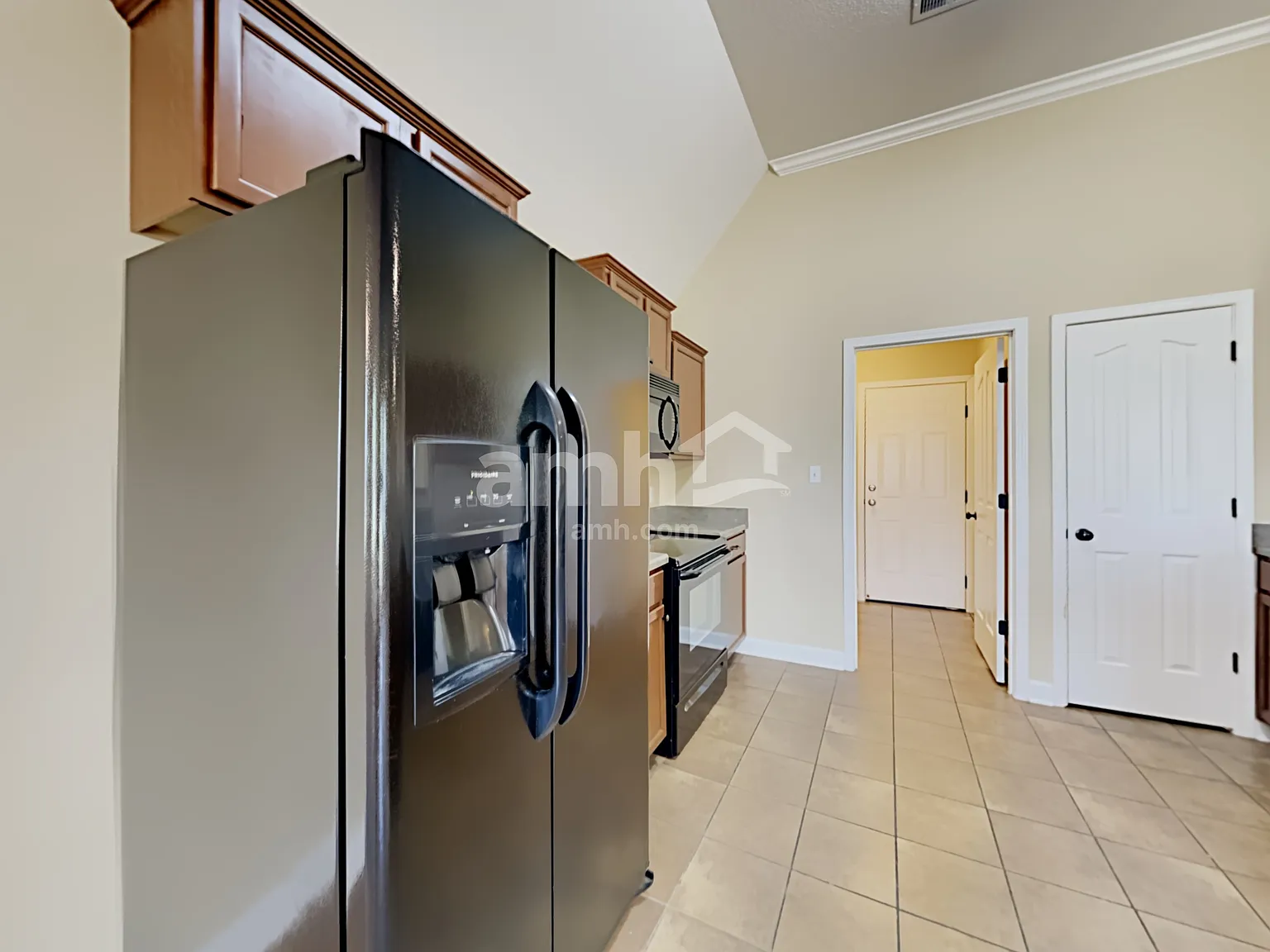3 bed, 2.0 bath, 1606 sqft, $2,060 — Photo 4