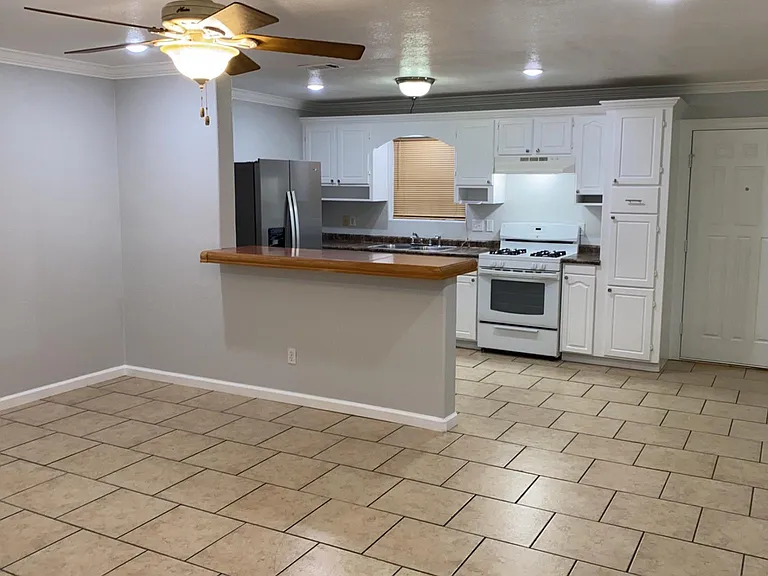 132 S Beverly Ave #132 — Photo 4