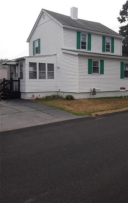 2nd image of 504 Oakland Beach Ave