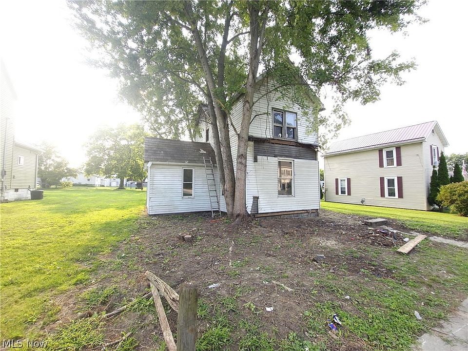 1st image of 301 S 2nd St