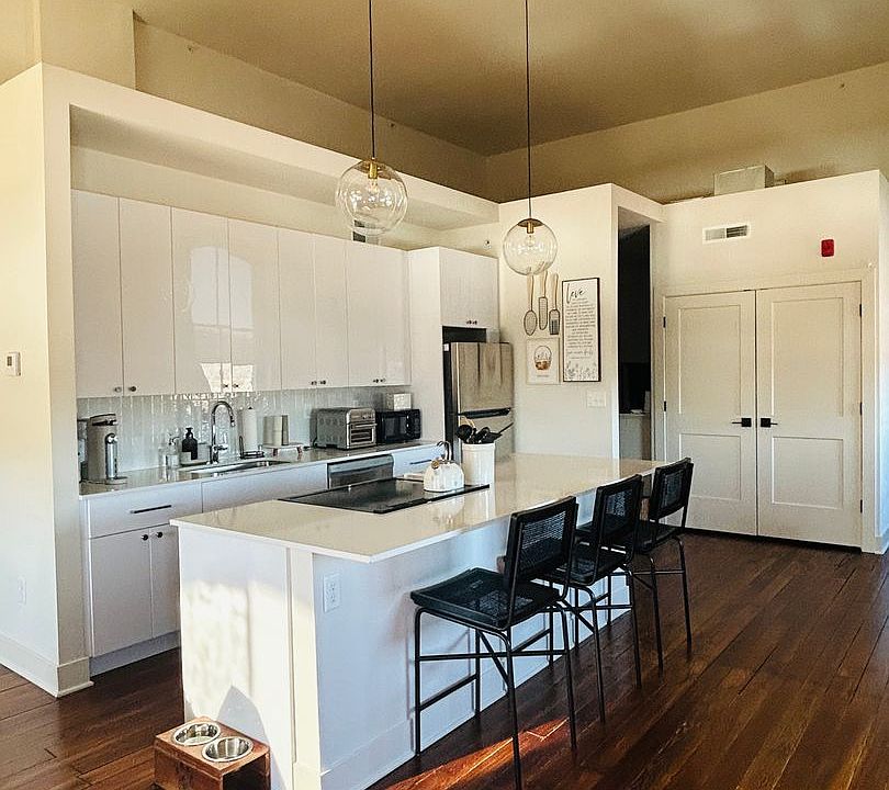 1st image of 516 Berry St #303