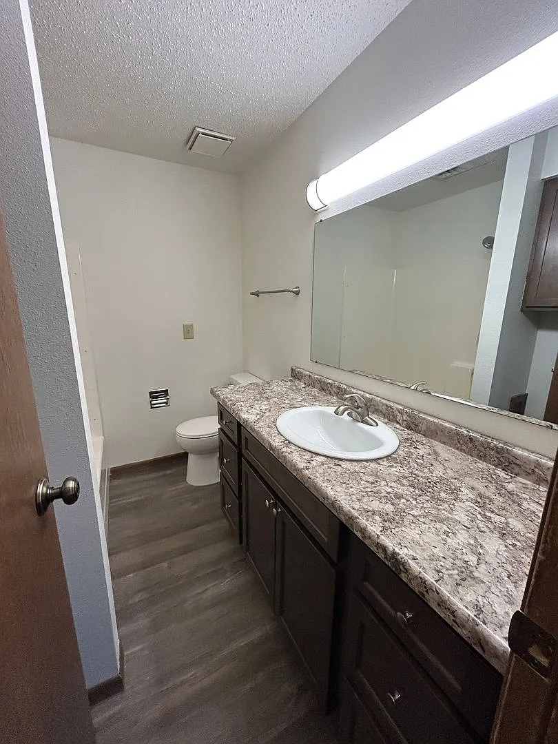 Silvergate Townhomes — Photo 4