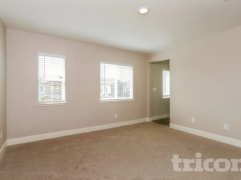 816 Chiselville Ln — Photo 8