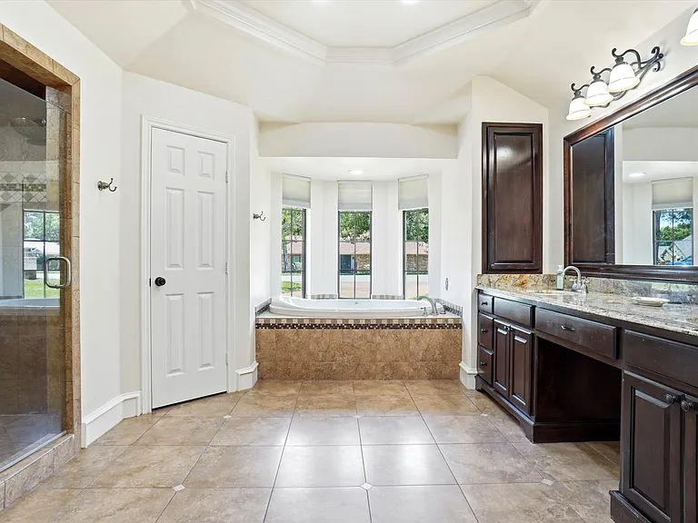 2412 Emerald Cir — Photo 22