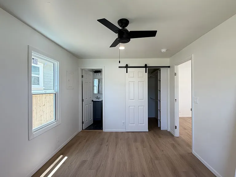 219 S G St — Photo 12