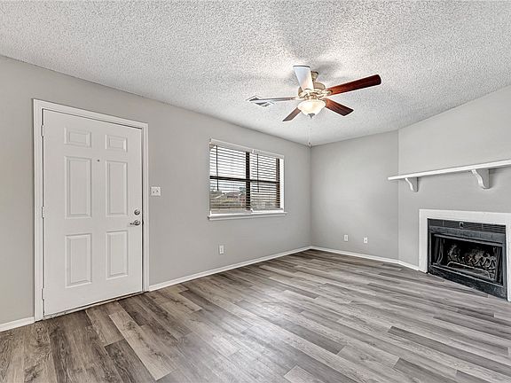 4th image of 4451 & 4453 W Acoma St