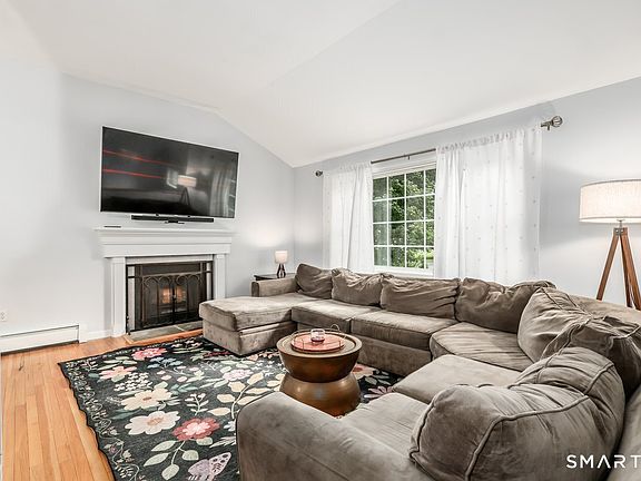 4th image of 41 Candlewood Vista