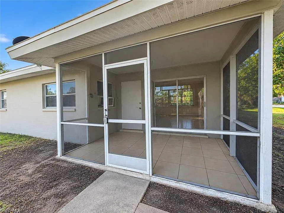 4401 Golden Gate Pkwy