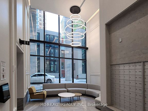 4th image of 1 Gloucester St #1816