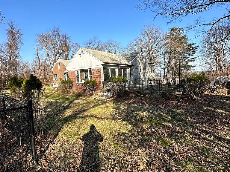 167 Kings Hwy — Photo 9