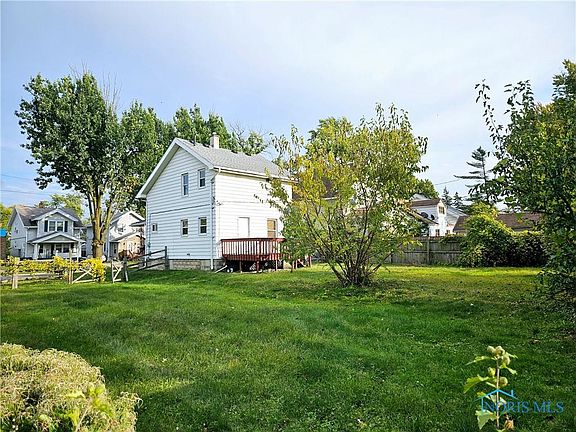 4th image of 906 Geneva Ave