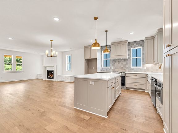5th image of 2342 E Rolling Hills Dr