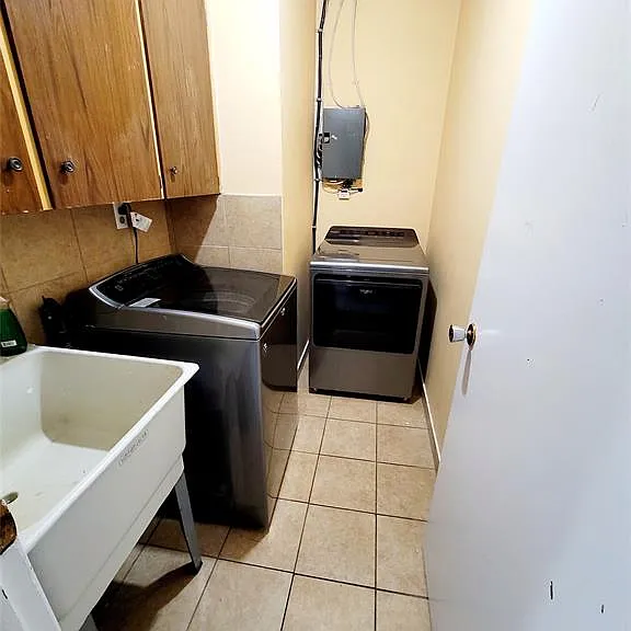 2240 Howard Ave #UPPER — Photo 8