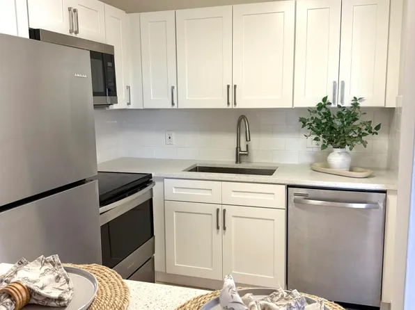 200 Village Green Circle E #k 311, Palm Springs, FL 33461