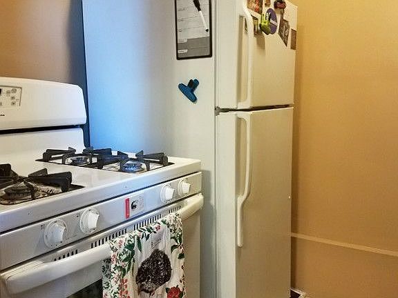 4th image of 556 Henry St APT 3