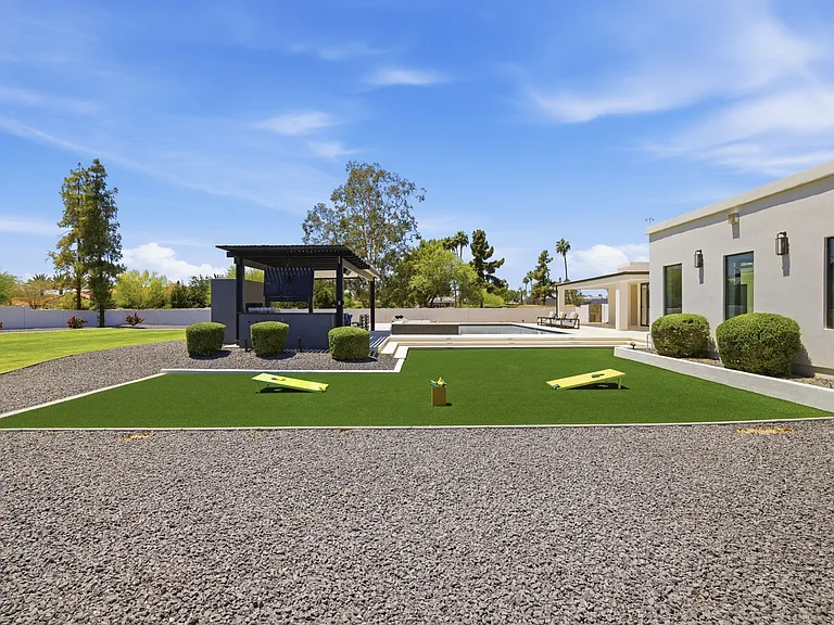 8401 E Cortez St — Photo 40