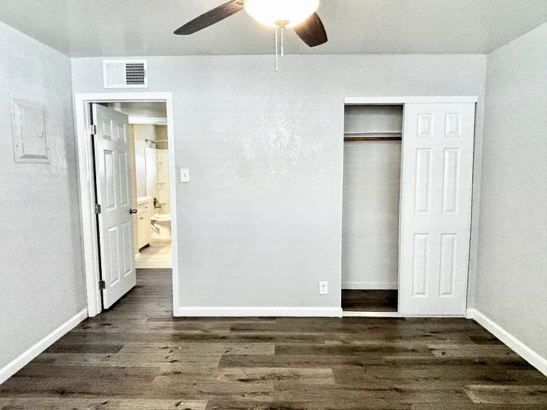 412 N 17th Dr #4 — Photo 8