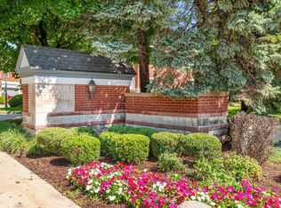 3 Manchester Ln, Elmhurst, IL 60126