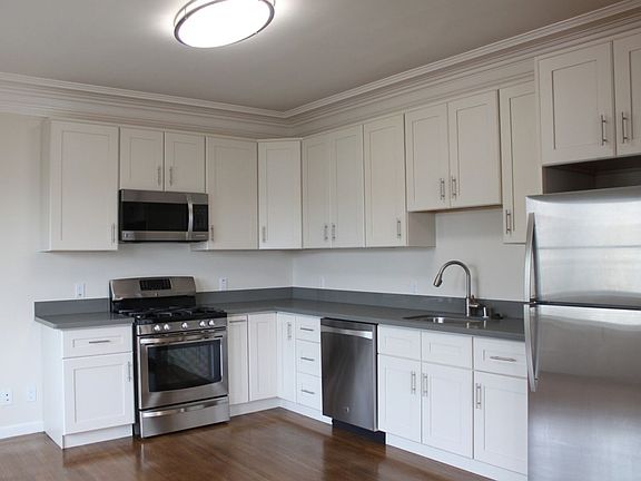 3rd image of 2430 Lake St APT 5