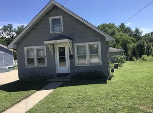 677 Eastview St, Elgin, IL 60120